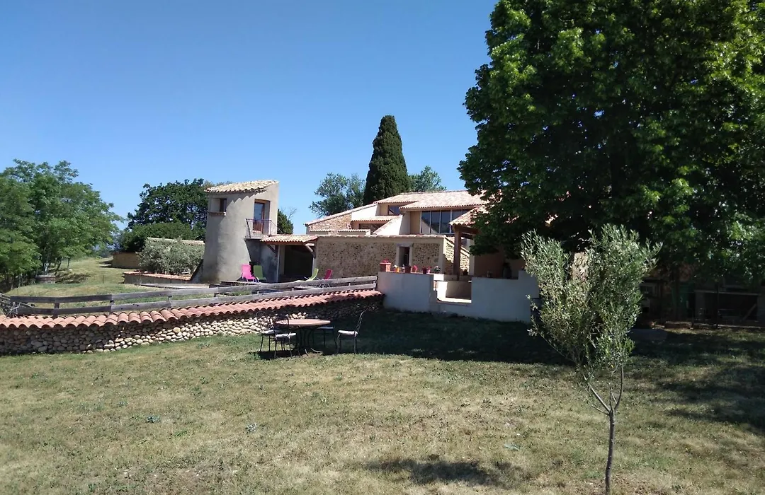 Chambre à la ferme au milieu des lavandes-1